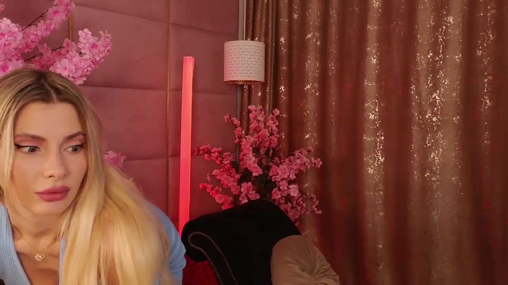 Gallery image thumbnail from ElaBlue's myfreecams stream on, 08/25/2026, 21:33 image 15 of 20
