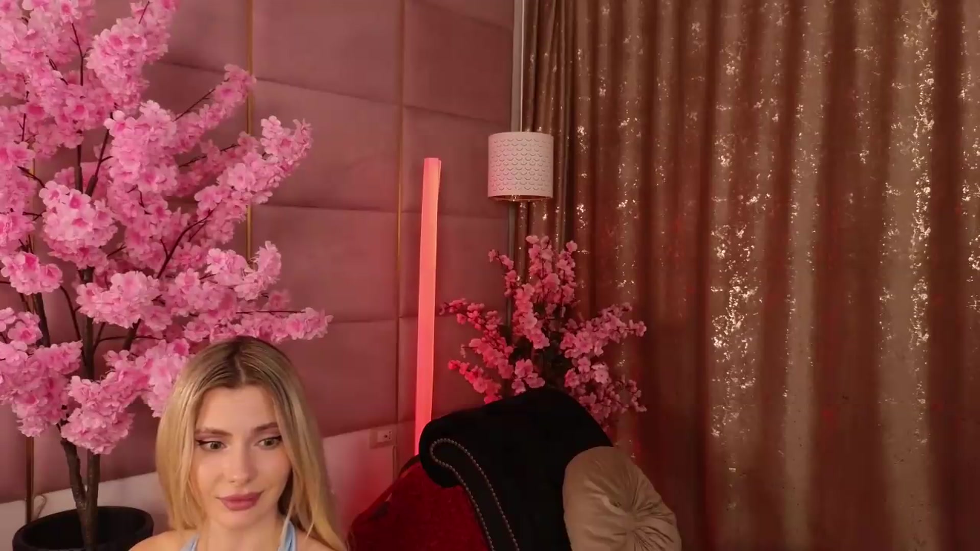 Gallery image thumbnail from ElaBlue's myfreecams stream on, 08/26/2026, 24:00 image 16 of 20