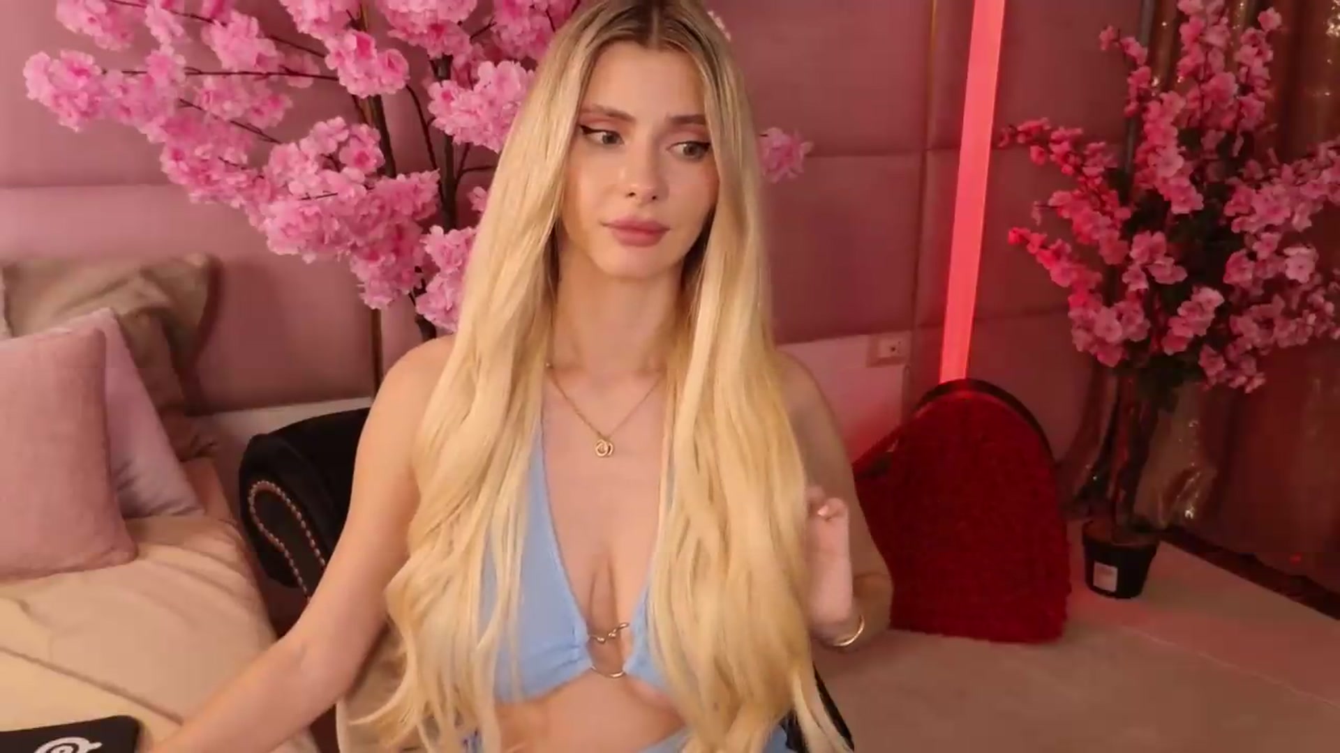Gallery image thumbnail from ElaBlue's myfreecams stream on, 08/26/2026, 05:17 image 11 of 20