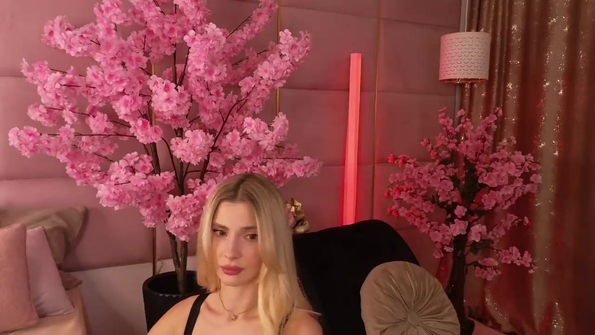 Gallery image thumbnail from ElaBlue's myfreecams stream on, 08/28/2026, 23:02 image 2 of 20