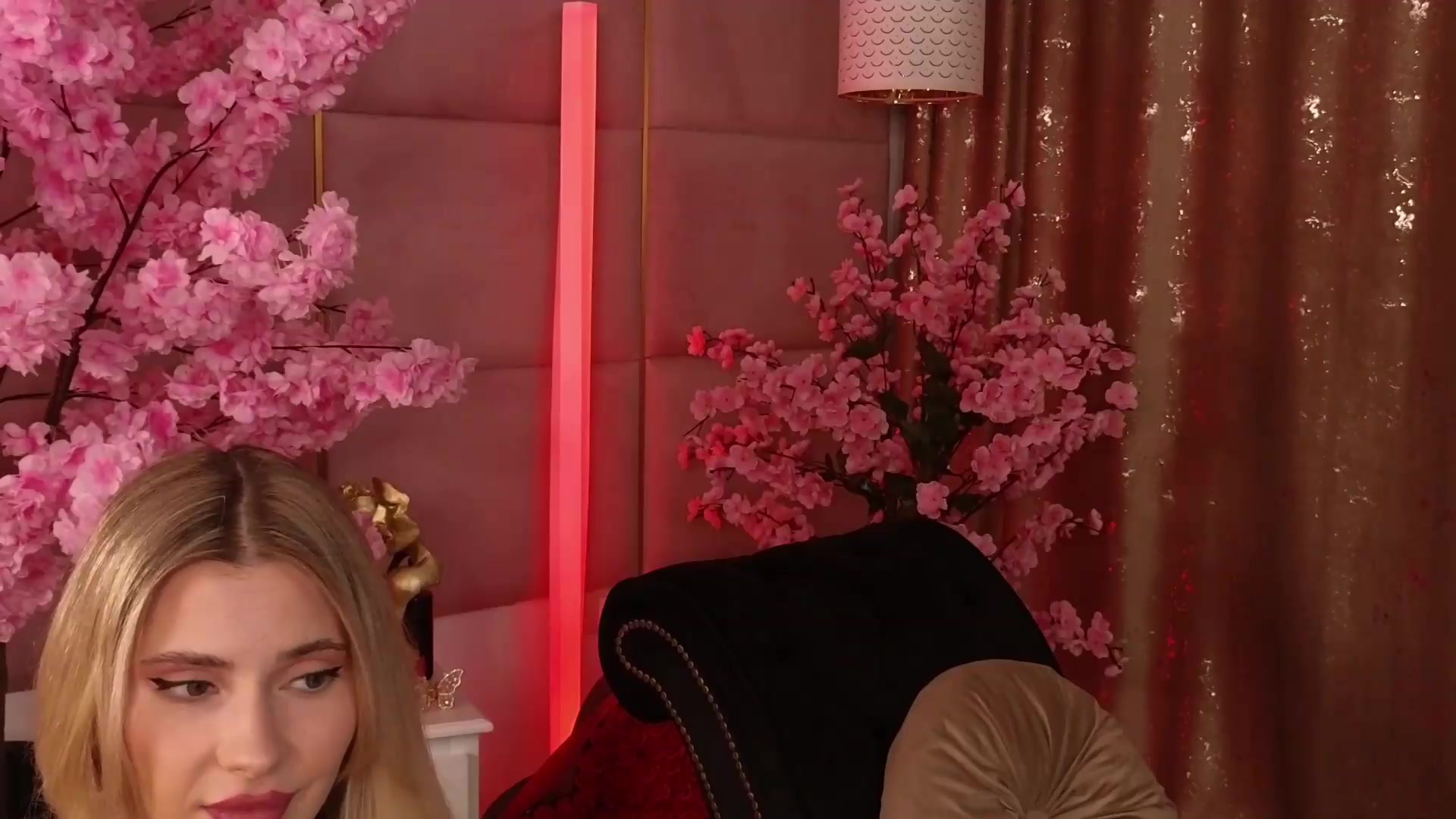 Gallery image thumbnail from ElaBlue's myfreecams stream on, 08/31/2026, 22:49 image 7 of 20