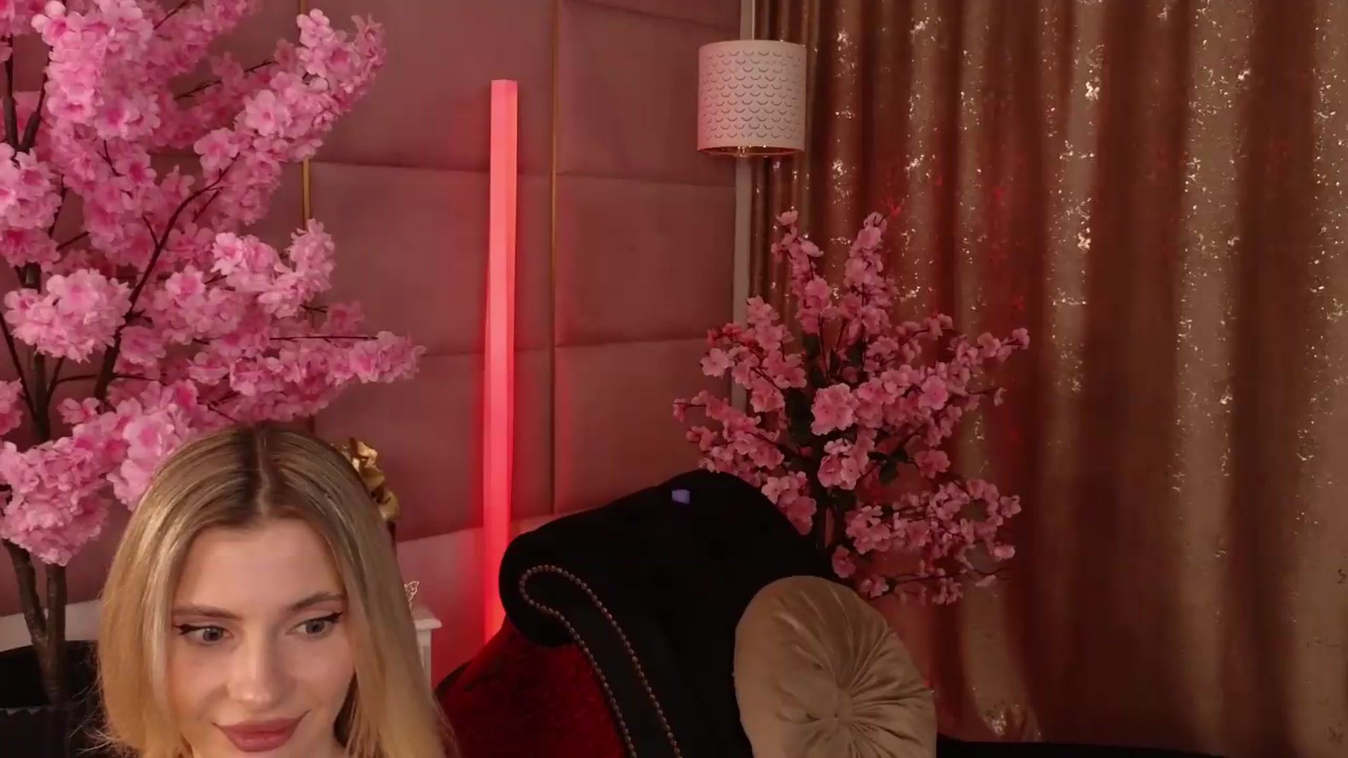 Gallery image thumbnail from ElaBlue's myfreecams stream on, 09/04/2026, 24:01 image 9 of 20