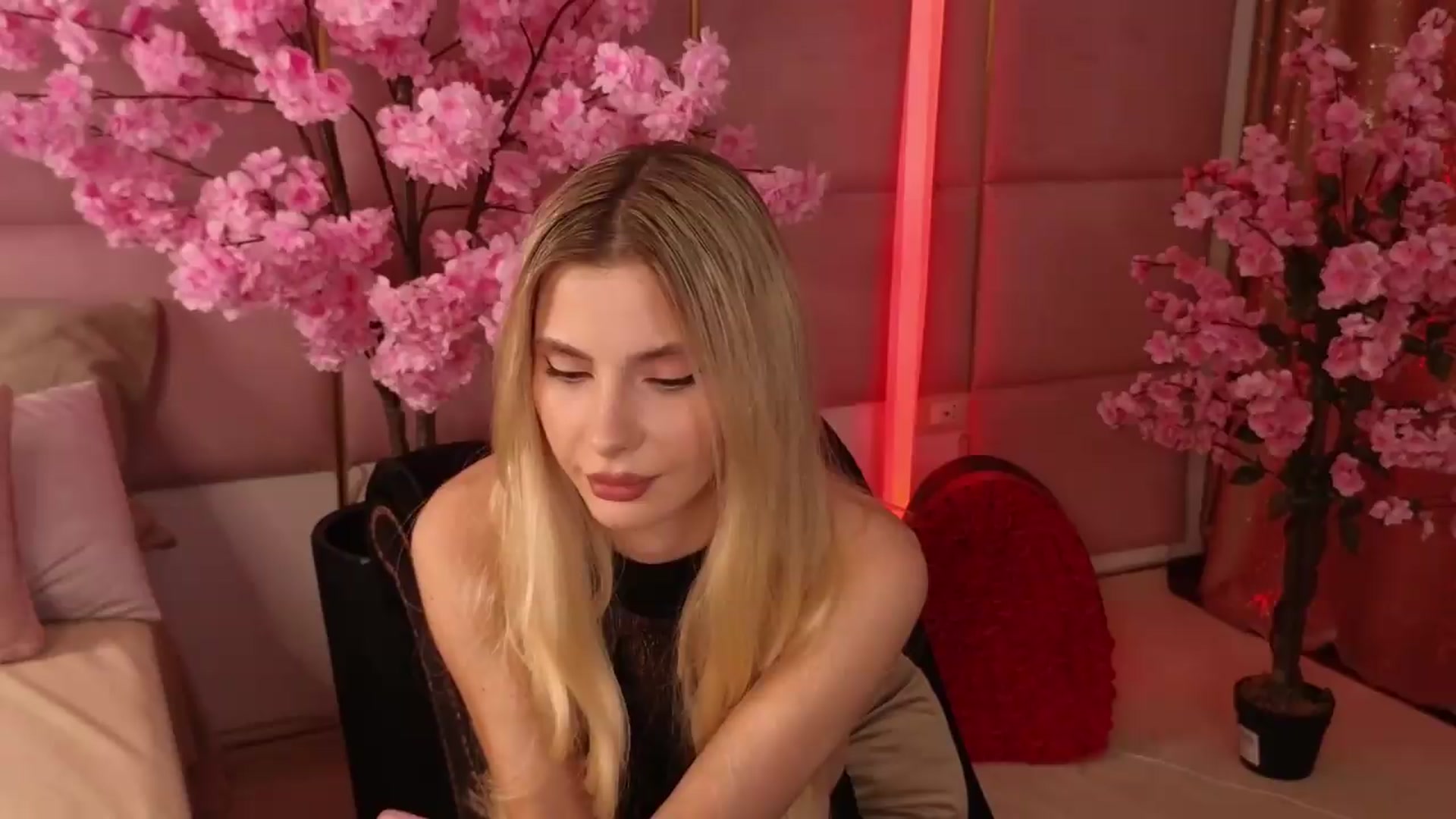 Gallery image thumbnail from ElaBlue's myfreecams stream on, 09/05/2026, 21:36 image 6 of 20