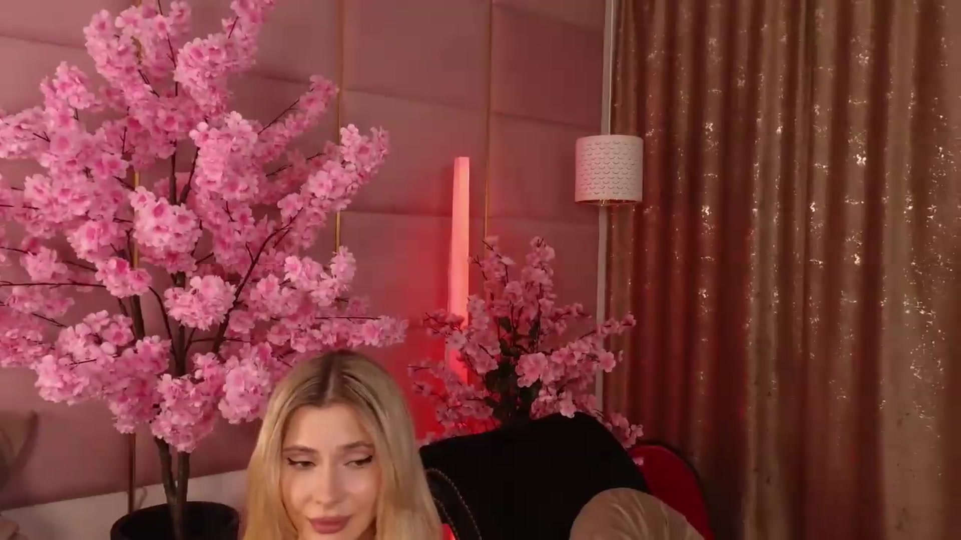 Gallery image thumbnail from ElaBlue's myfreecams stream on, 09/08/2026, 01:35 image 4 of 20