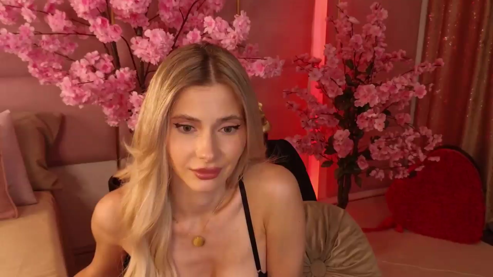 Gallery image thumbnail from ElaBlue's myfreecams stream on, 09/10/2026, 24:11 image 20 of 20