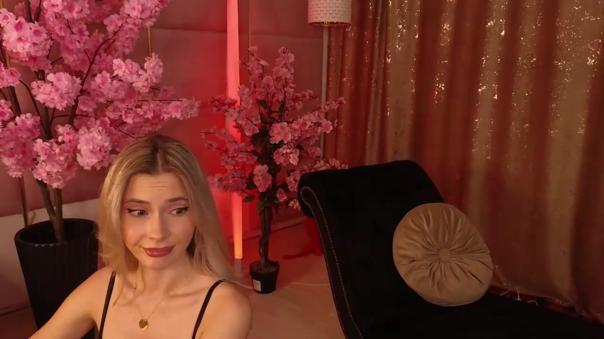 Gallery image thumbnail from ElaBlue's myfreecams stream on, 09/10/2026, 24:11 image 9 of 20