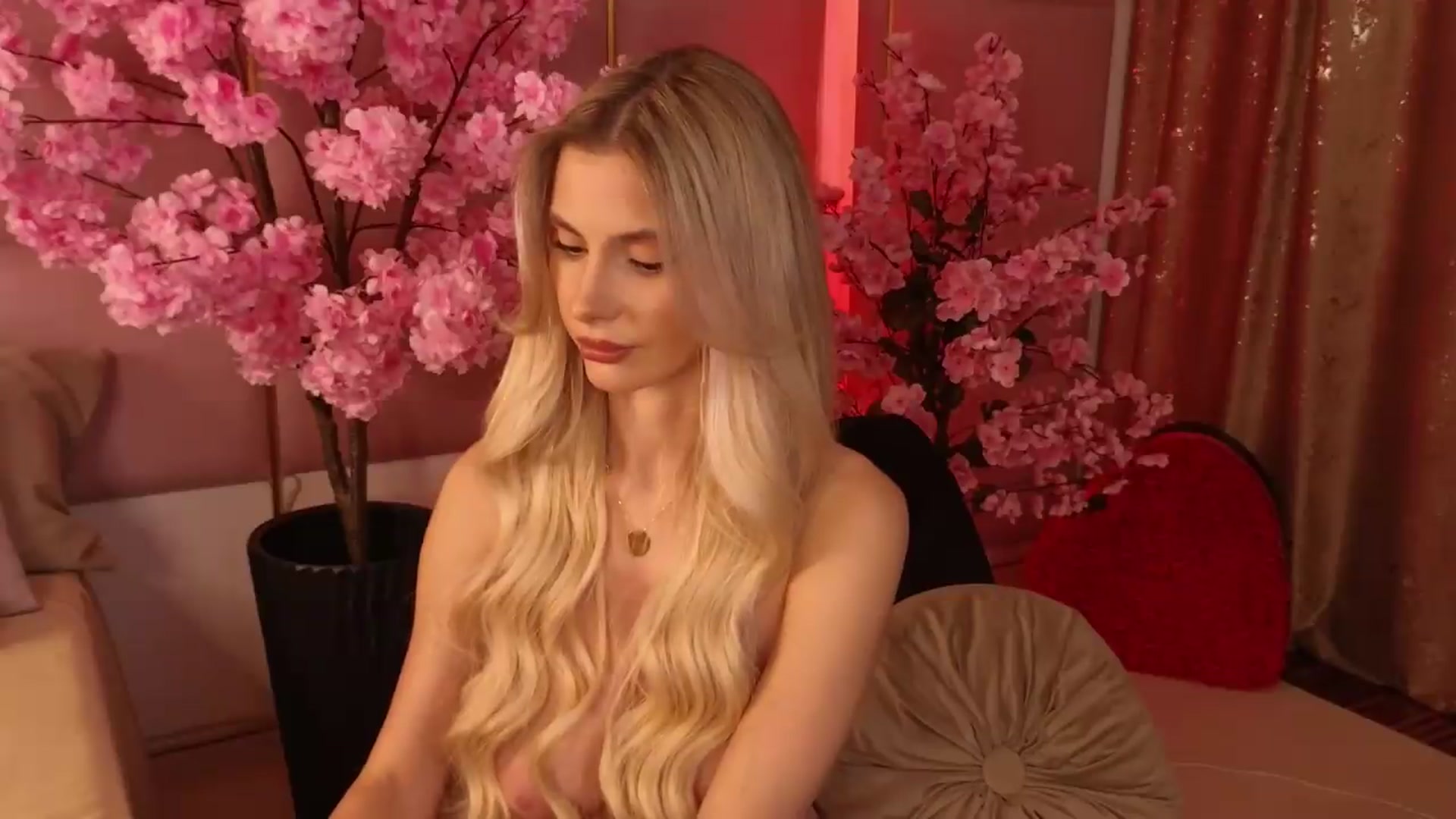 Gallery image thumbnail from ElaBlue's myfreecams stream on, 09/10/2026, 24:11 image 18 of 20