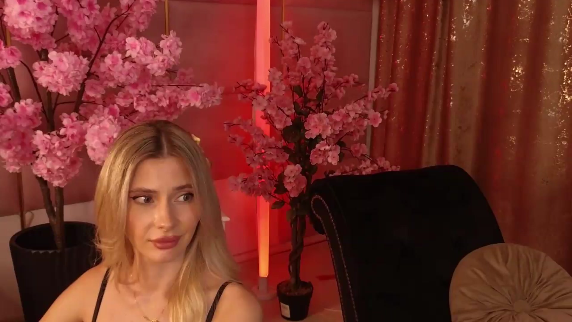 Gallery image thumbnail from ElaBlue's myfreecams stream on, 09/10/2026, 04:17 image 17 of 20