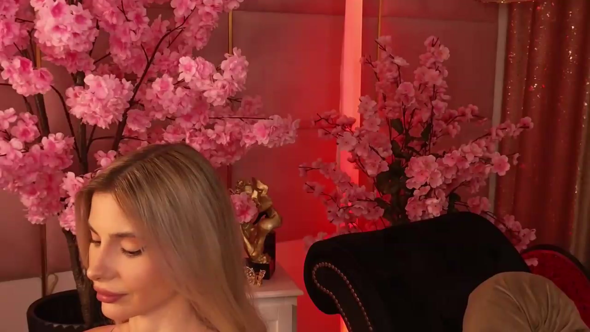 Gallery image thumbnail from ElaBlue's myfreecams stream on, 09/10/2026, 23:33 image 7 of 20