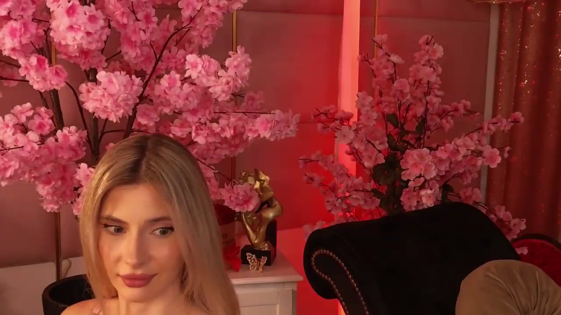 Gallery image thumbnail from ElaBlue's myfreecams stream on, 09/10/2026, 23:33 image 6 of 20