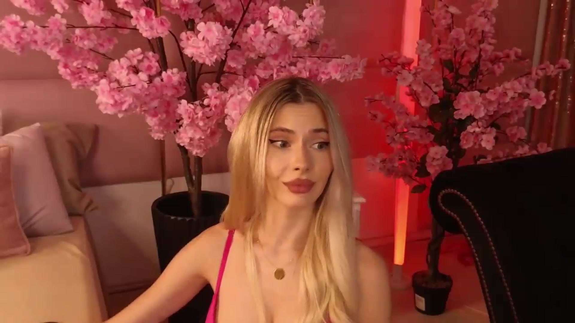 Gallery image thumbnail from ElaBlue's myfreecams stream on, 09/11/2026, 22:33 image 9 of 20