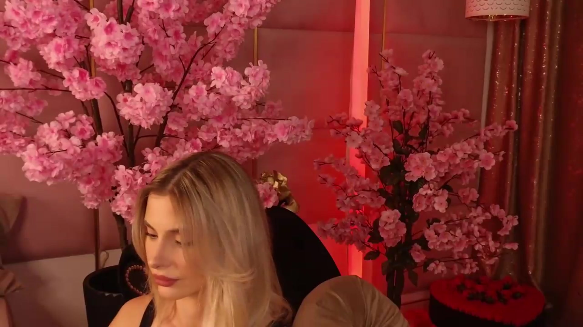 Gallery image thumbnail from ElaBlue's myfreecams stream on, 09/12/2026, 23:02 image 19 of 20