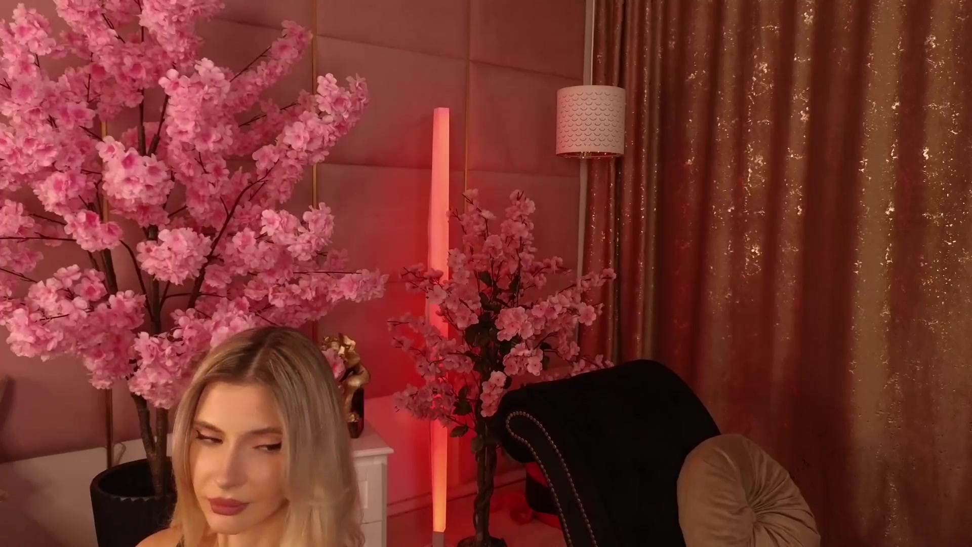 Gallery image thumbnail from ElaBlue's myfreecams stream on, 09/13/2026, 24:02 image 14 of 20