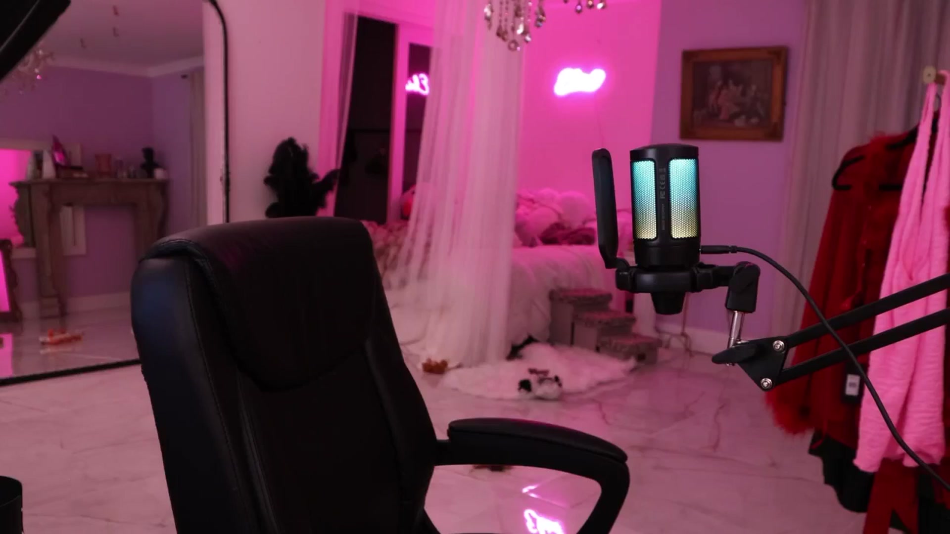 Gallery image thumbnail from Elainaa's myfreecams stream on, 12/04/2025, 04:33 image 18 of 20