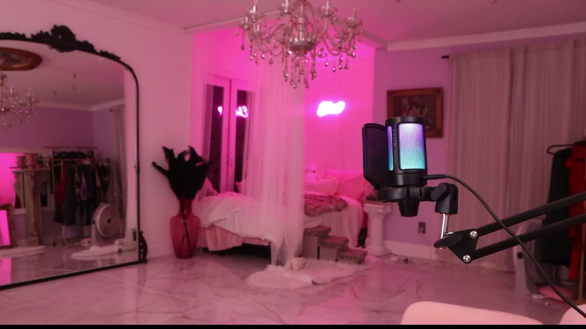 Gallery image thumbnail from Elainaa's myfreecams stream on, 12/07/2025, 05:29 image 10 of 20