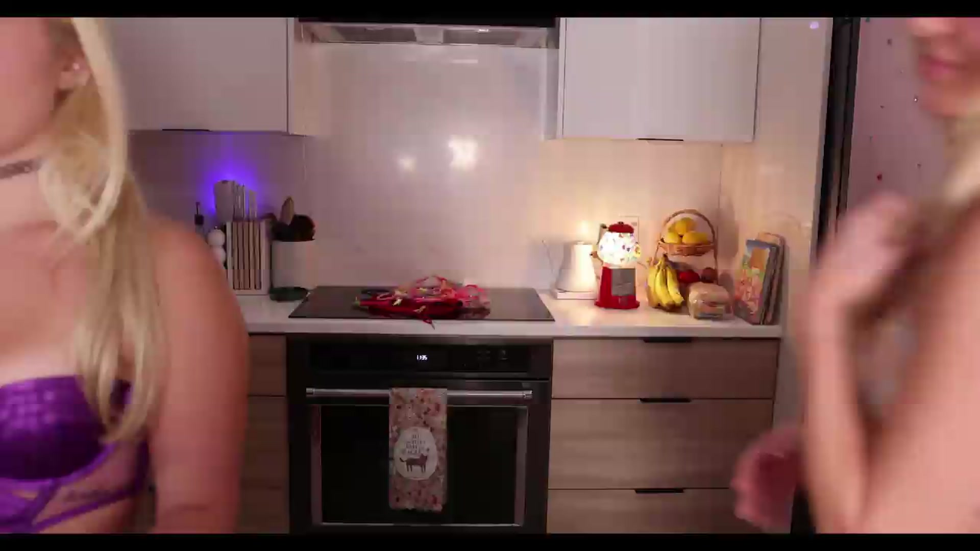 Gallery image thumbnail from Elainaa's myfreecams stream on, 09/12/2026, 04:01 image 2 of 20