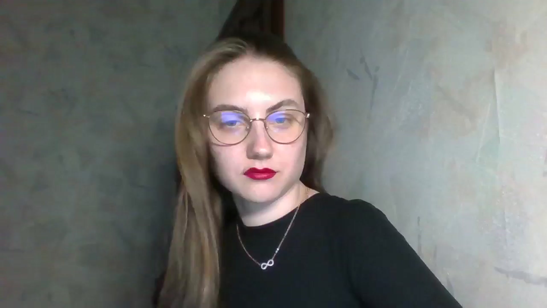 Gallery image thumbnail from ElaraCrimson's myfreecams stream on, 04/20/2026, 14:53 image 18 of 20