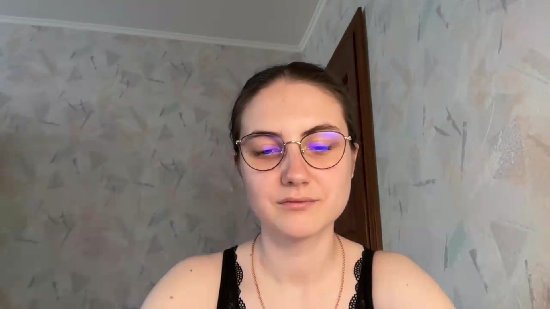 Gallery image thumbnail from ElaraCrimson's myfreecams stream on, 06/05/2026, 16:17 image 6 of 20
