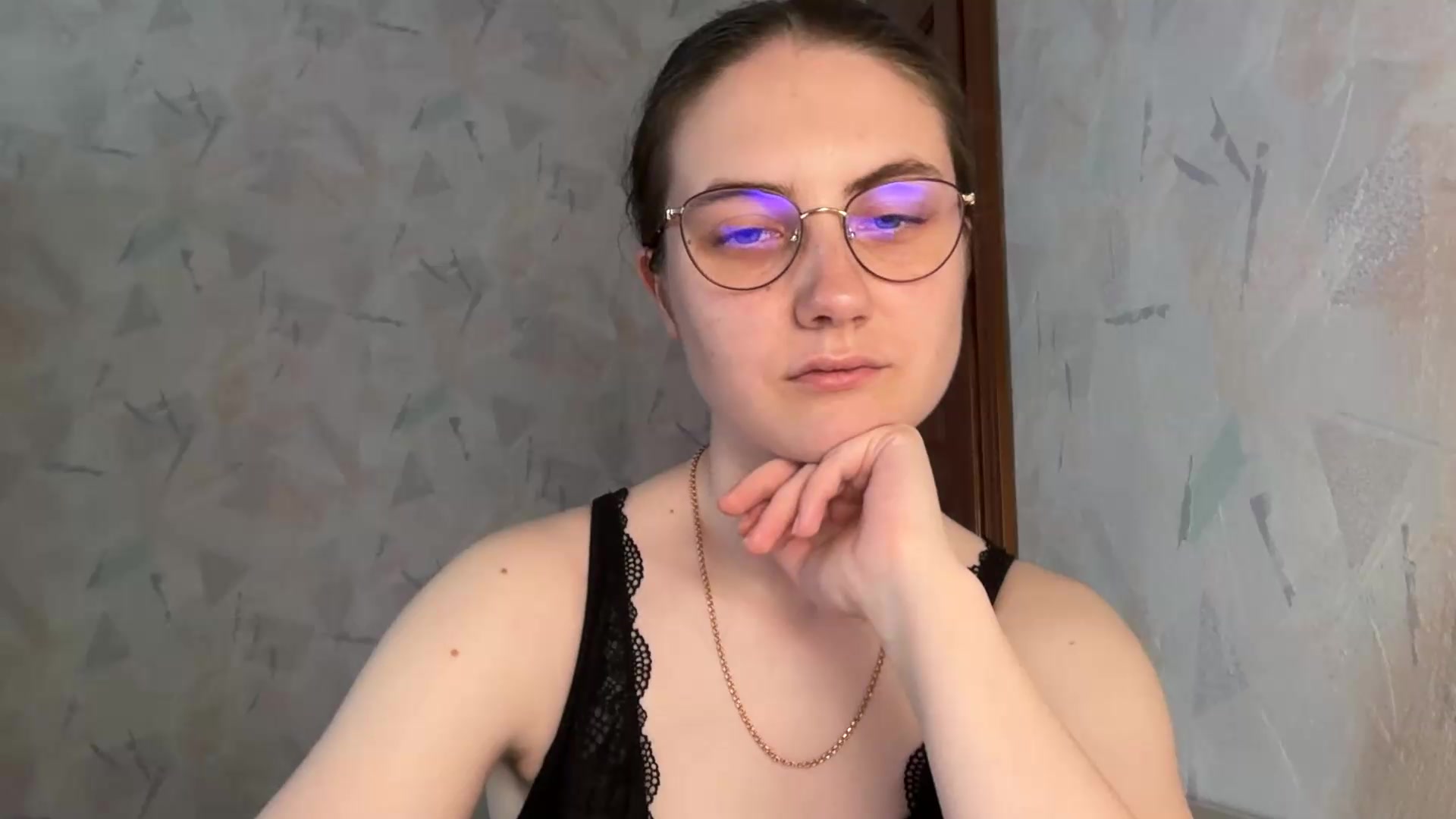 Gallery image thumbnail from ElaraCrimson's myfreecams stream on, 06/05/2026, 16:17 image 19 of 20