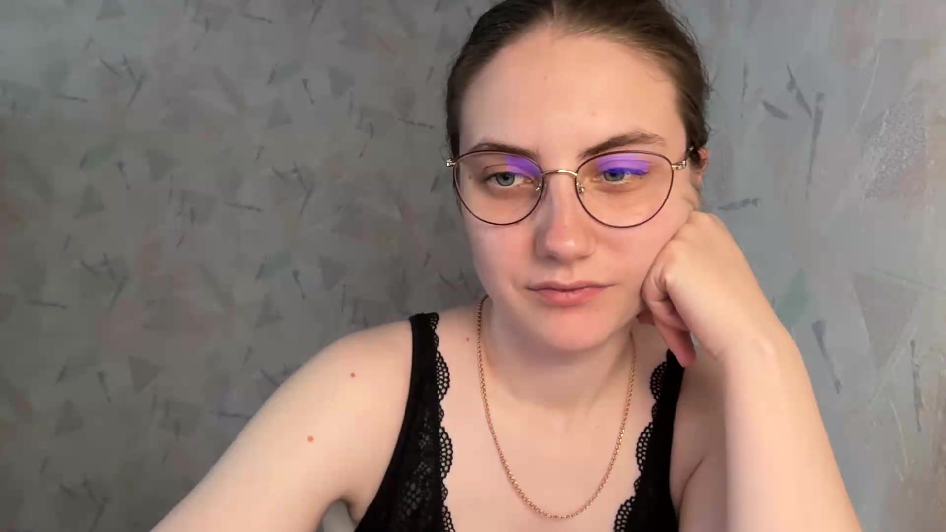 Gallery image thumbnail from ElaraCrimson's myfreecams stream on, 06/05/2026, 16:17 image 17 of 20