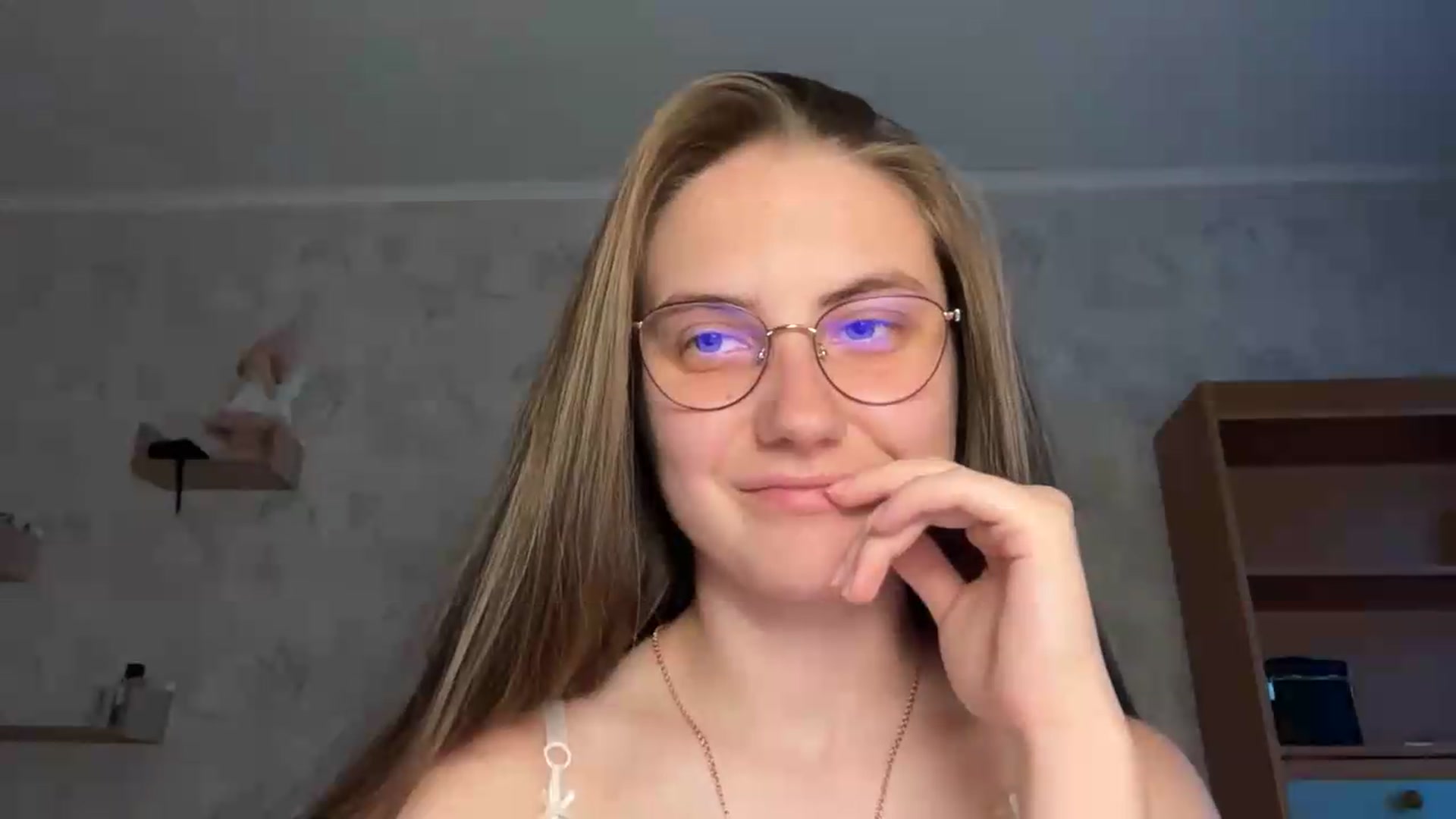 Gallery image thumbnail from ElaraCrimson's myfreecams stream on, 08/11/2026, 15:14 image 11 of 20