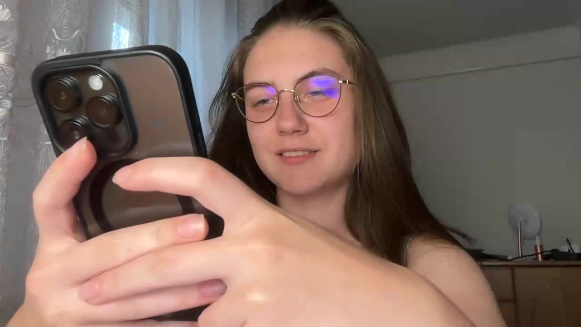 Gallery image thumbnail from ElaraCrimson's myfreecams stream on, 08/22/2026, 17:15 image 13 of 20