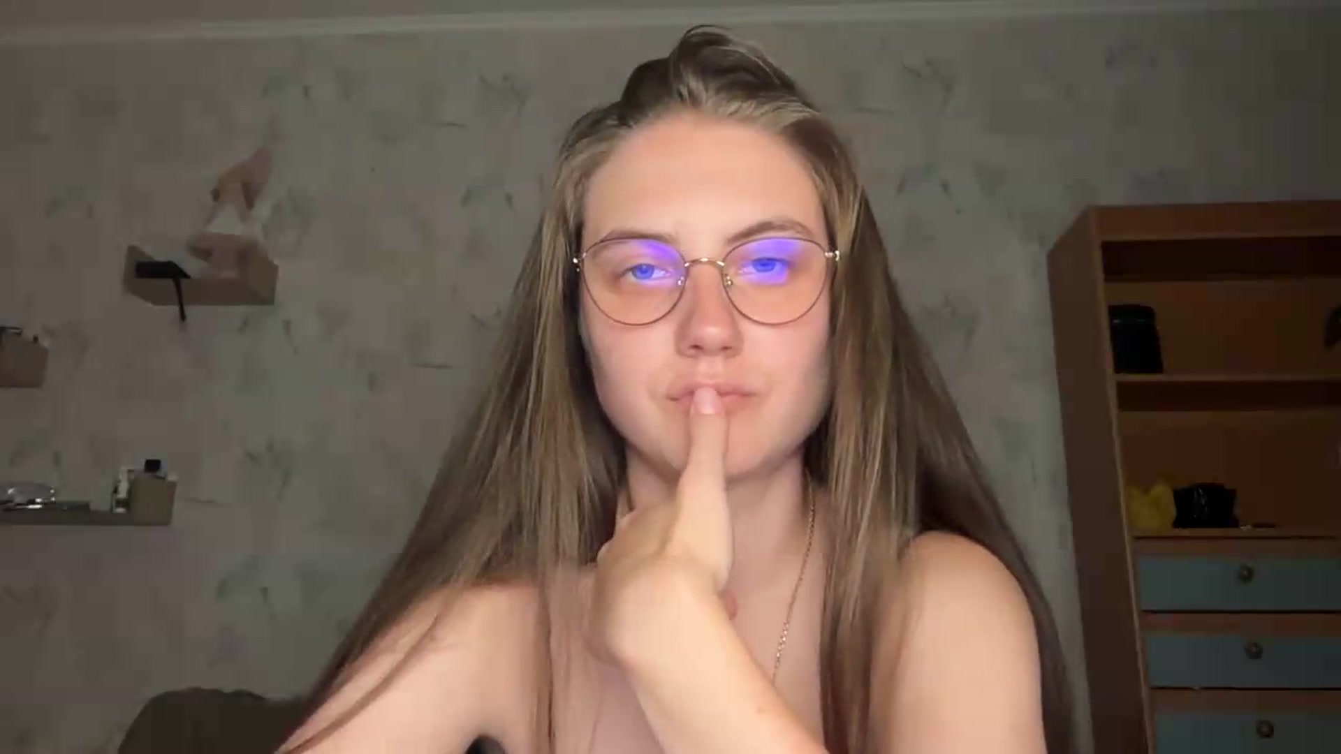 Gallery image thumbnail from ElaraCrimson's myfreecams stream on, 09/01/2026, 18:59 image 15 of 20