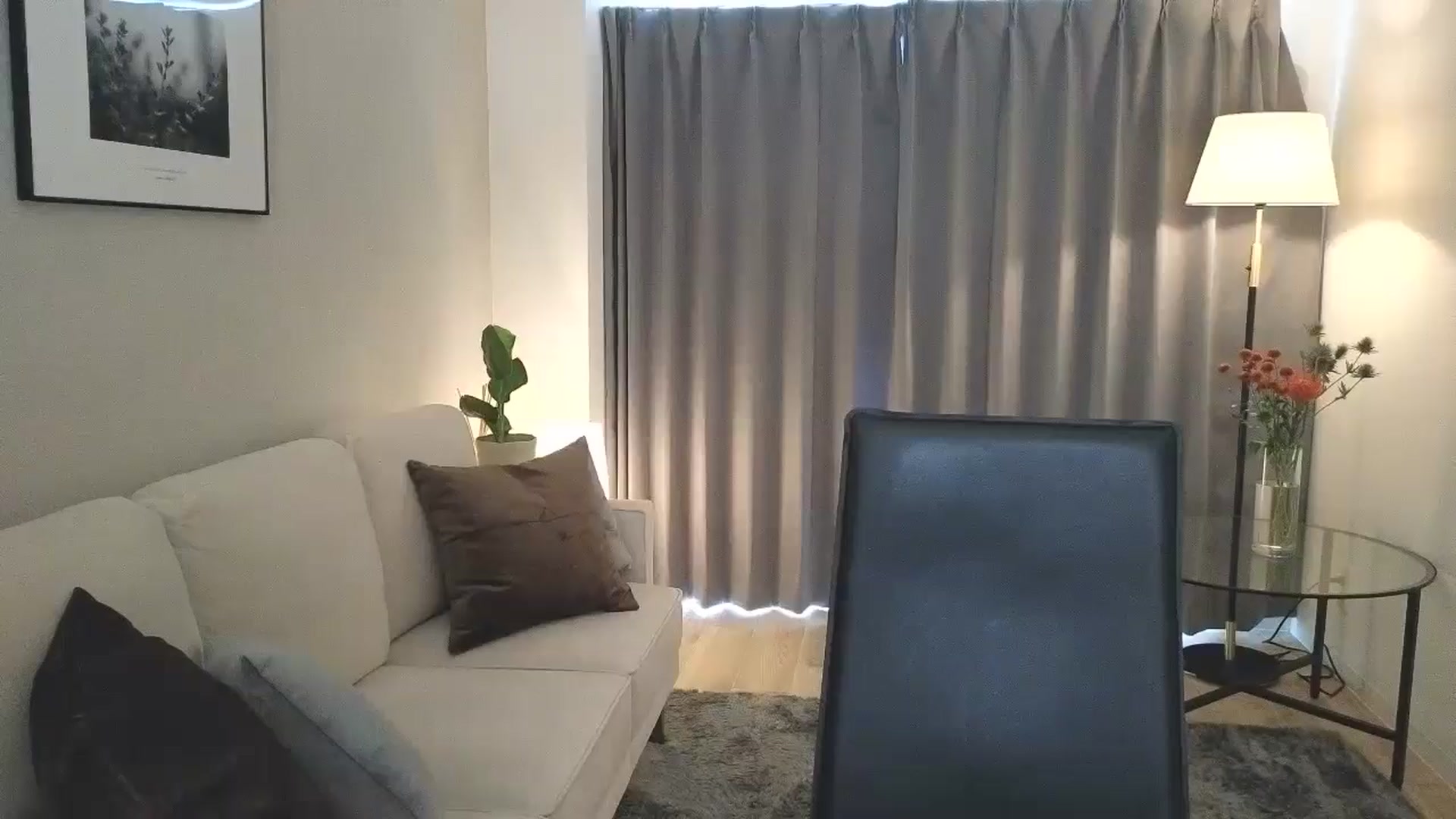 Gallery image thumbnail from Eleah's myfreecams stream on, 11/28/2024, 06:29 image 4 of 20