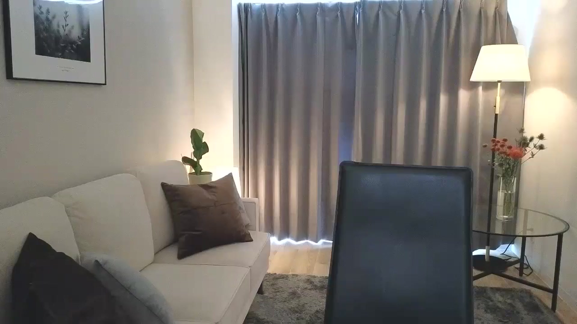 Gallery image thumbnail from Eleah's myfreecams stream on, 11/28/2024, 06:29 image 9 of 20
