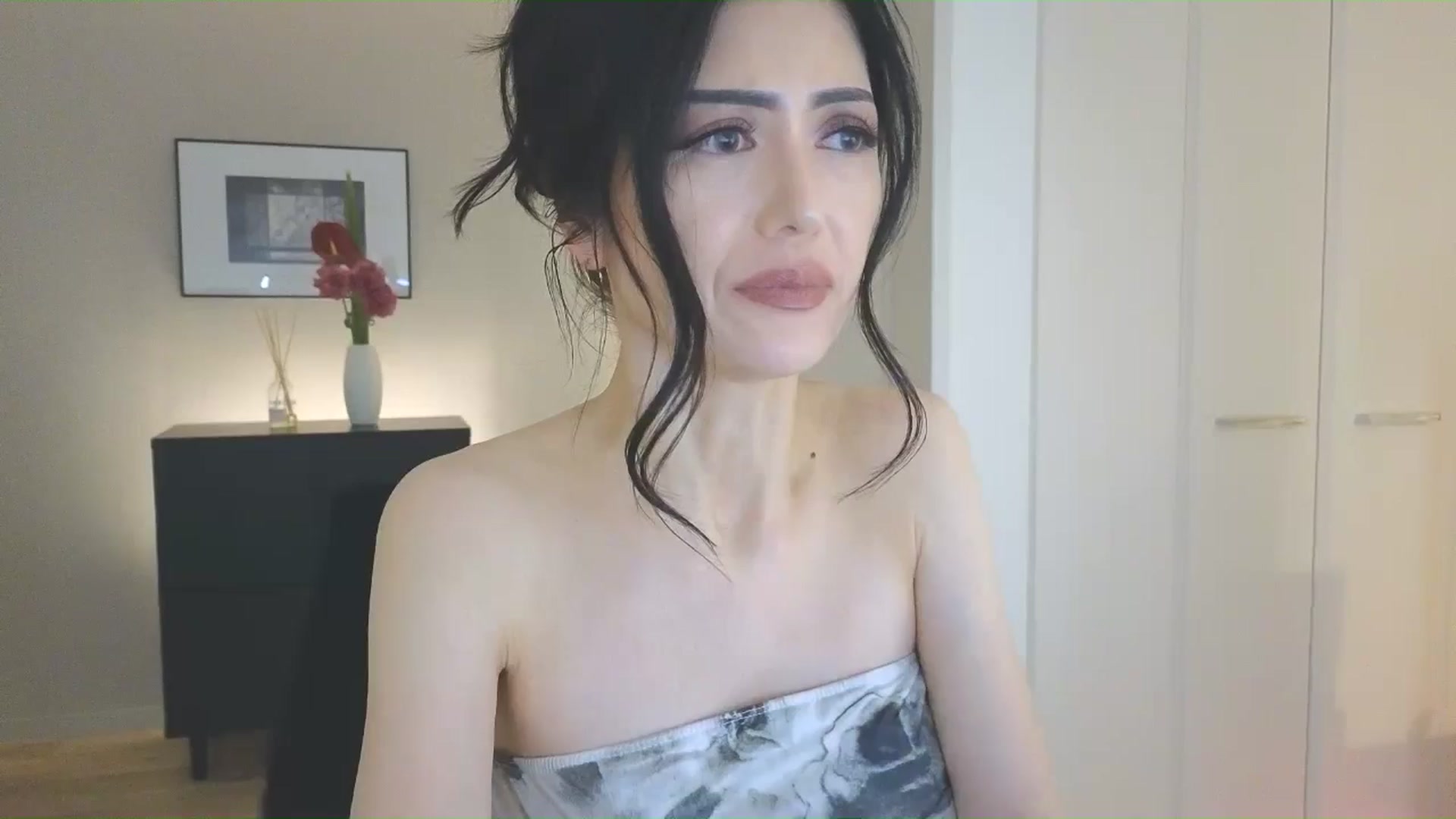 Gallery image thumbnail from Eleah's myfreecams stream on, 03/02/2025, 14:05 image 1 of 20
