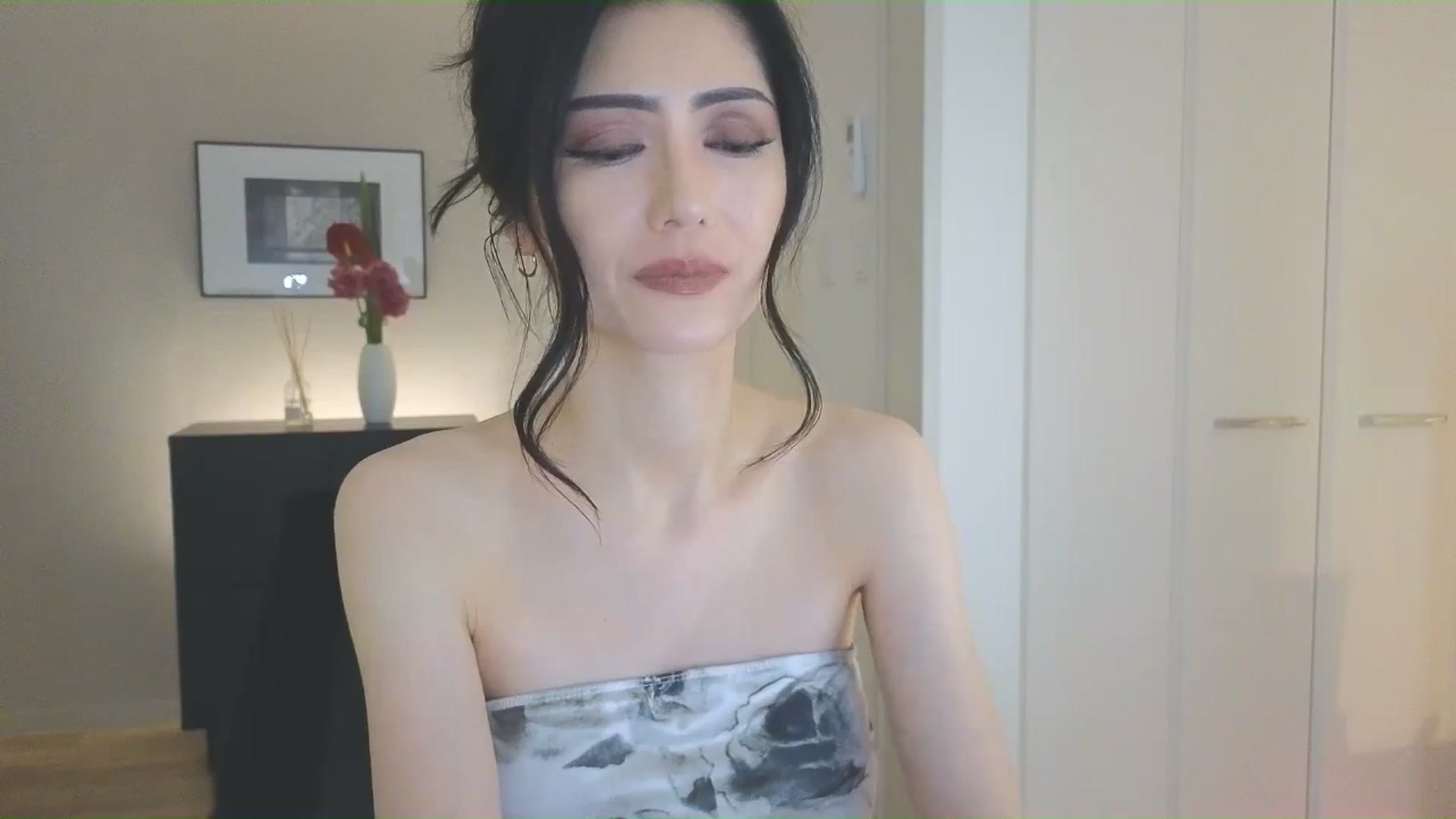 Gallery image thumbnail from Eleah's myfreecams stream on, 03/02/2025, 14:05 image 15 of 20