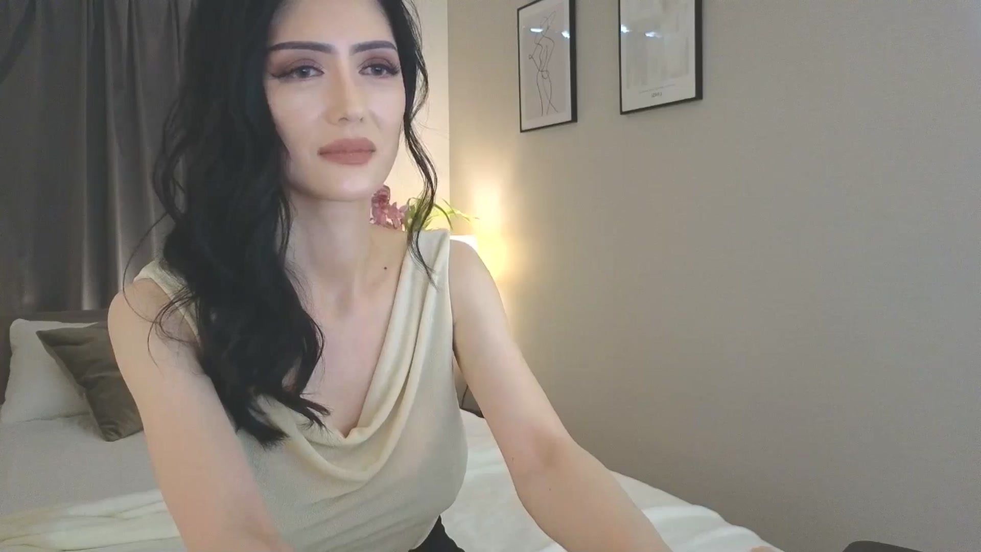 Gallery image thumbnail from Eleah's myfreecams stream on, 05/04/2025, 03:14 image 3 of 20
