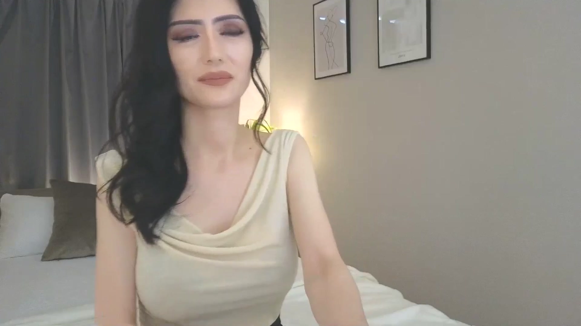 Gallery image thumbnail from Eleah's myfreecams stream on, 05/04/2025, 07:22 image 2 of 20