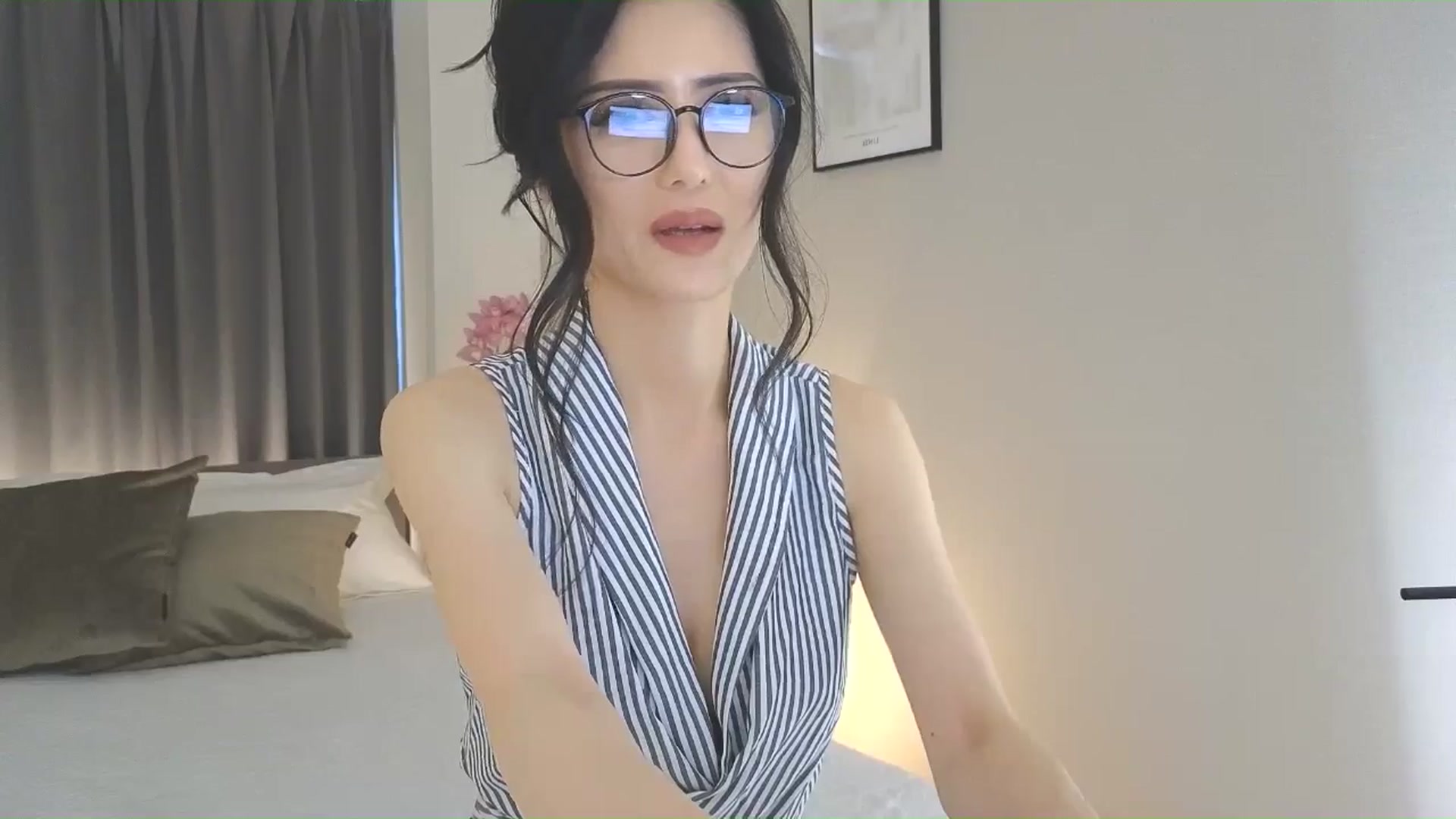 Gallery image thumbnail from Eleah's myfreecams stream on, 05/18/2025, 09:55 image 4 of 20