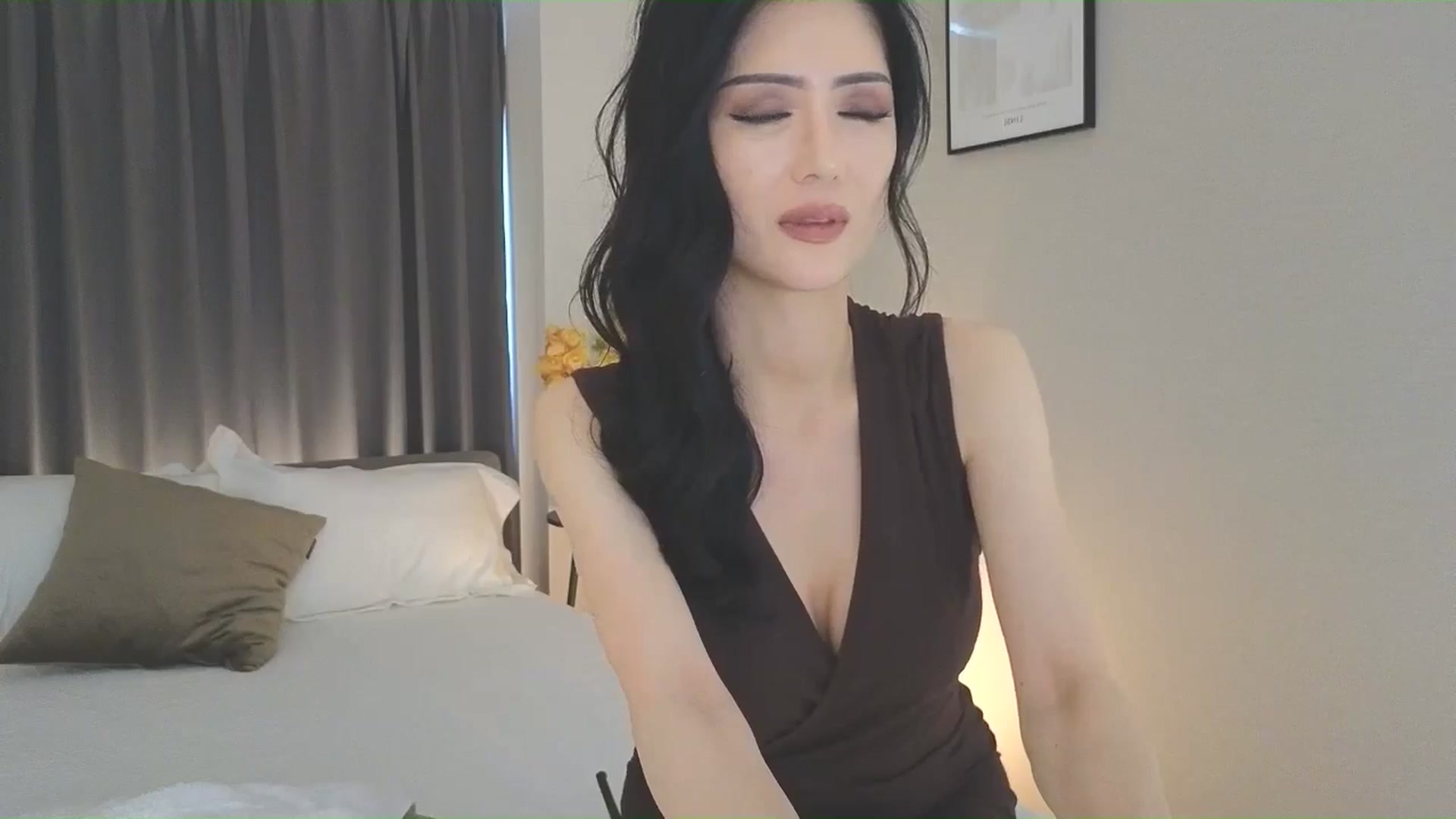 Gallery image thumbnail from Eleah's myfreecams stream on, 05/25/2025, 08:52 image 20 of 20