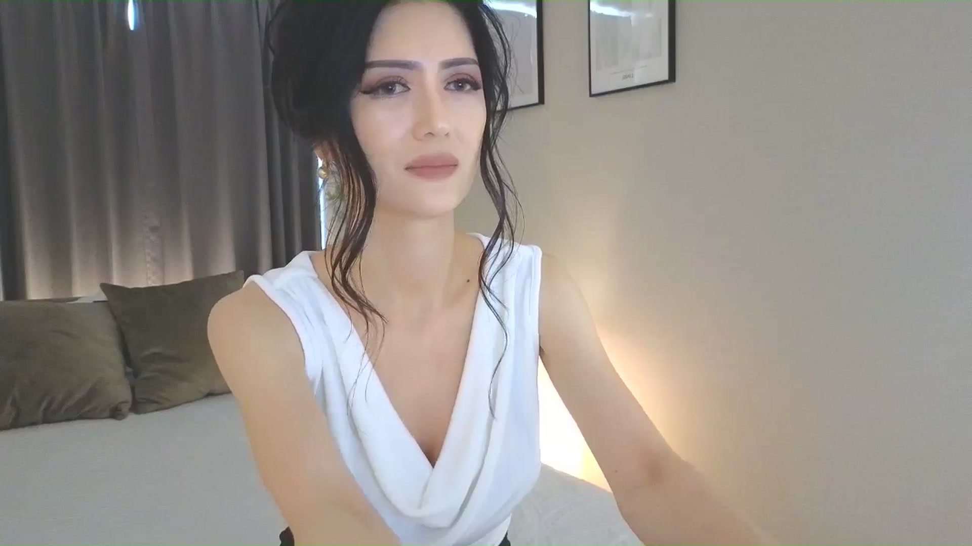 Gallery image thumbnail from Eleah's myfreecams stream on, 06/08/2025, 04:43 image 4 of 20