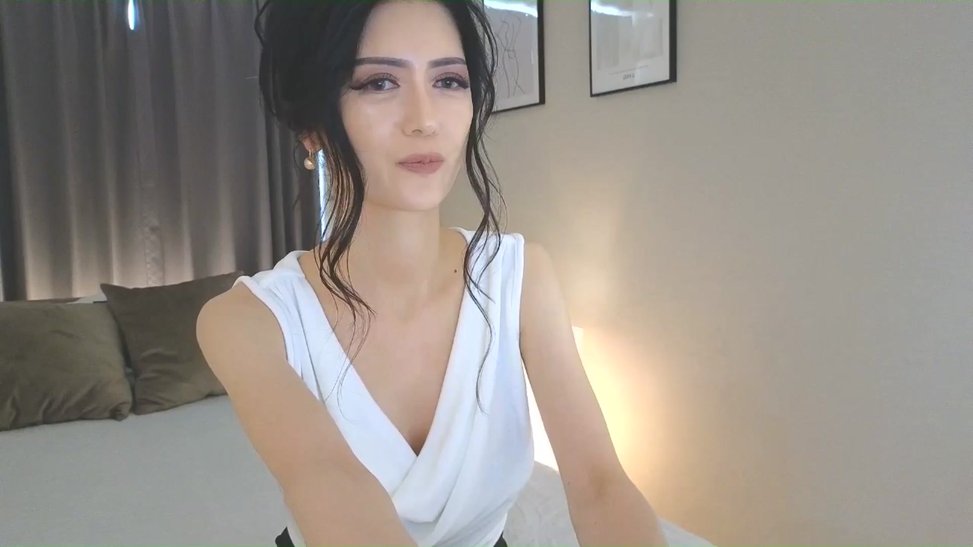 Gallery image thumbnail from Eleah's myfreecams stream on, 06/08/2025, 04:43 image 6 of 20
