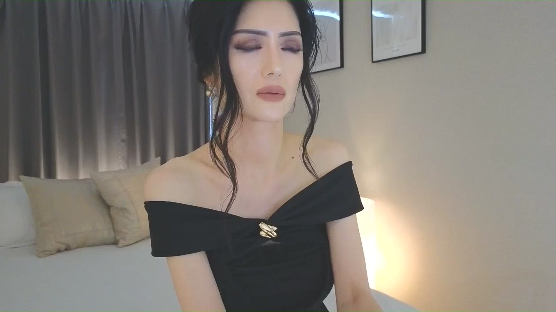 Gallery image thumbnail from Eleah's myfreecams stream on, 06/15/2025, 07:21 image 10 of 20