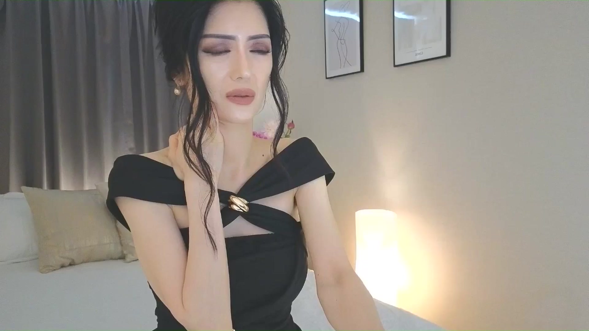 Gallery image thumbnail from Eleah's myfreecams stream on, 06/15/2025, 07:21 image 5 of 20
