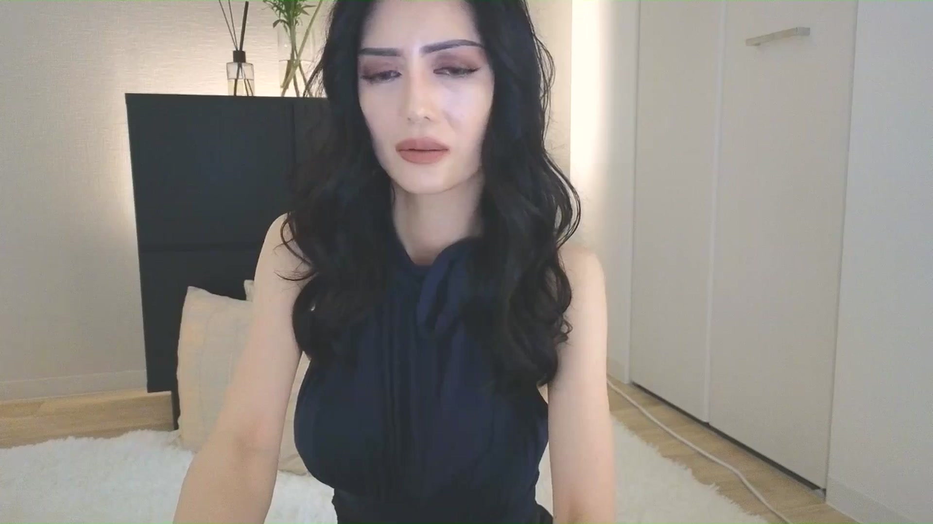 Gallery image thumbnail from Eleah's myfreecams stream on, 06/27/2025, 04:21 image 3 of 20