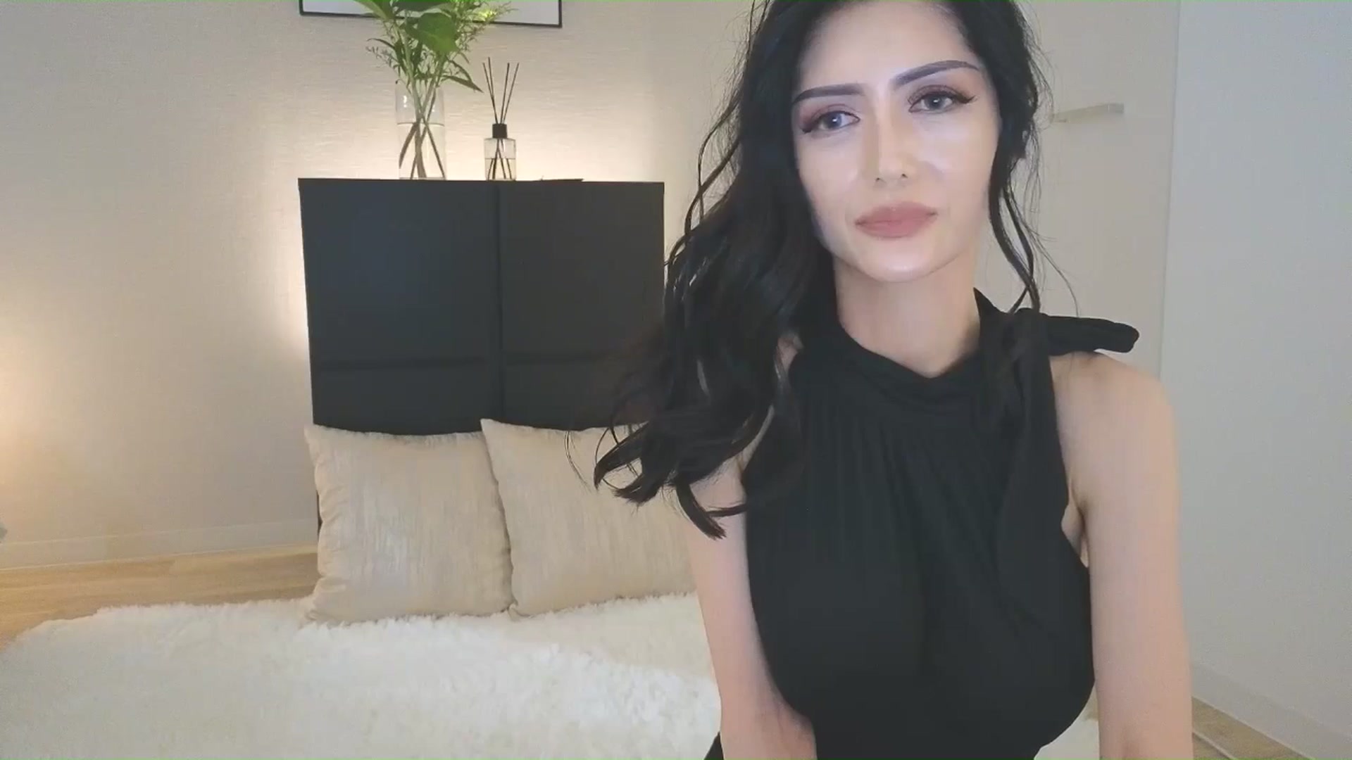 Gallery image thumbnail from Eleah's myfreecams stream on, 06/29/2025, 02:13 image 6 of 20