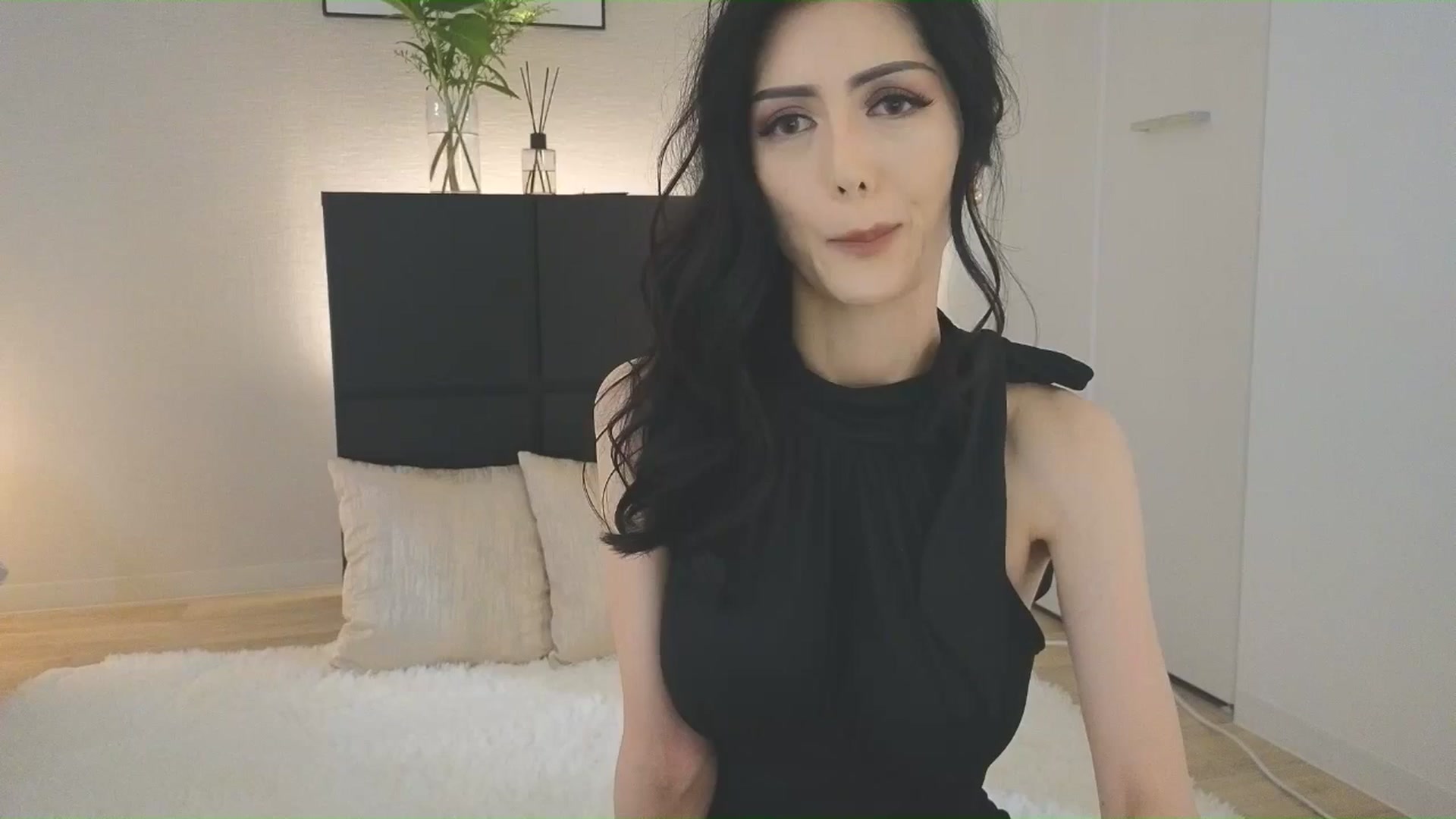 Gallery image thumbnail from Eleah's myfreecams stream on, 06/29/2025, 02:13 image 1 of 20