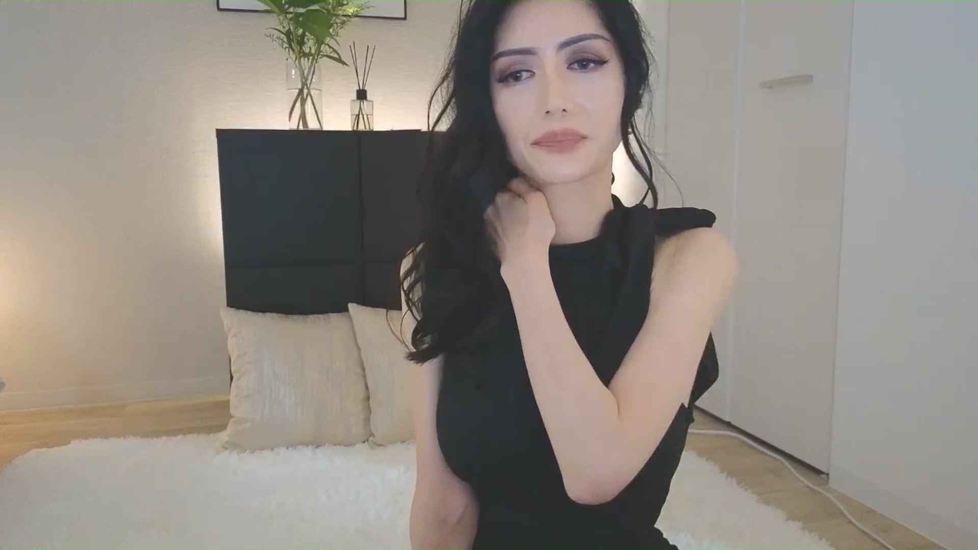 Gallery image thumbnail from Eleah's myfreecams stream on, 06/29/2025, 02:13 image 2 of 20