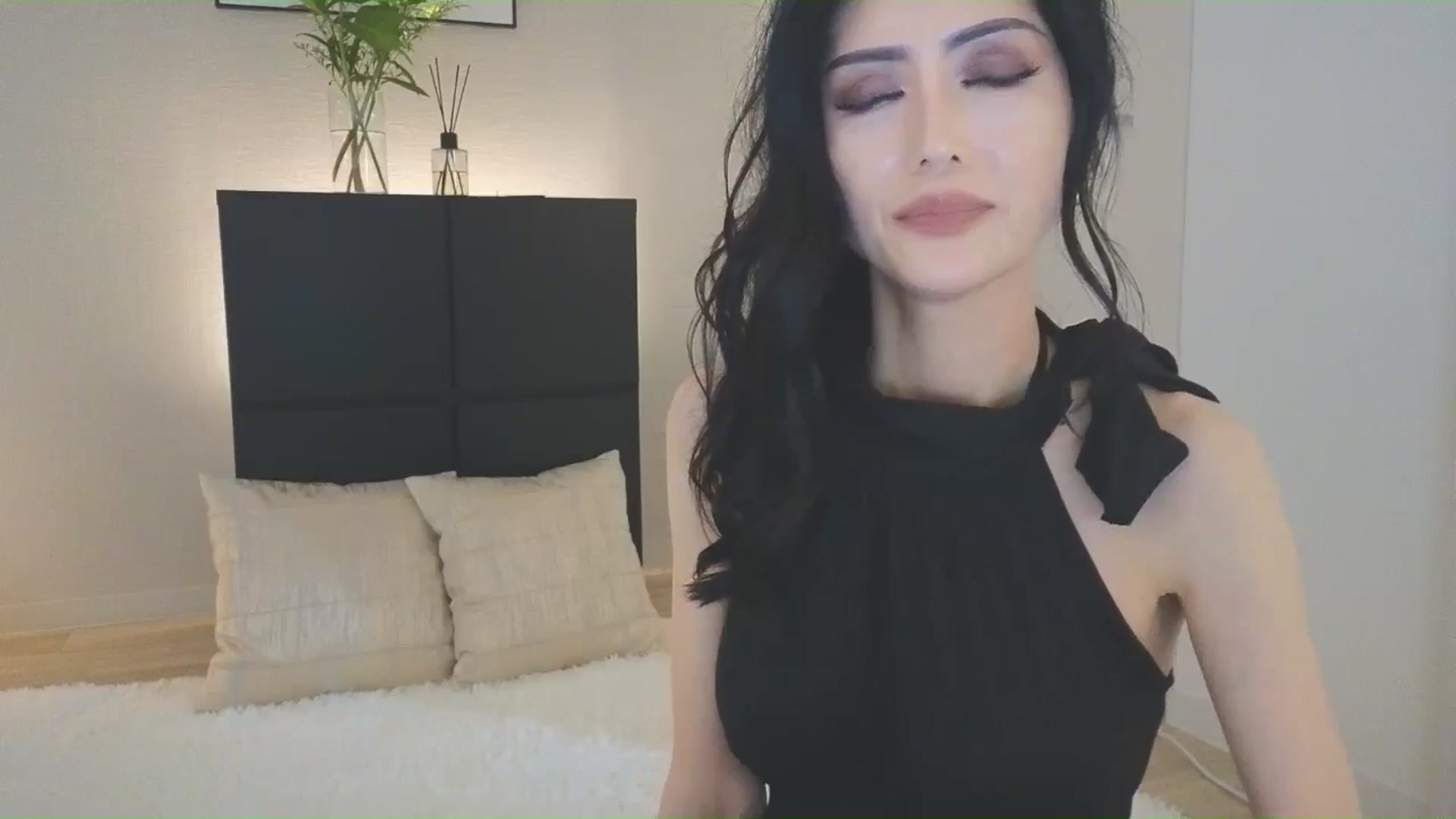 Gallery image thumbnail from Eleah's myfreecams stream on, 06/29/2025, 03:29 image 11 of 20