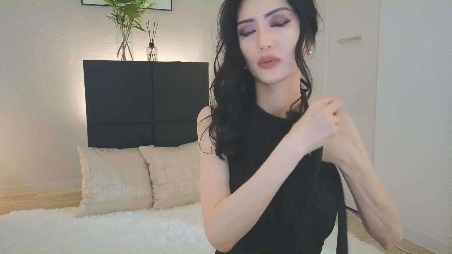 Gallery image thumbnail from Eleah's myfreecams stream on, 06/29/2025, 11:07 image 7 of 20