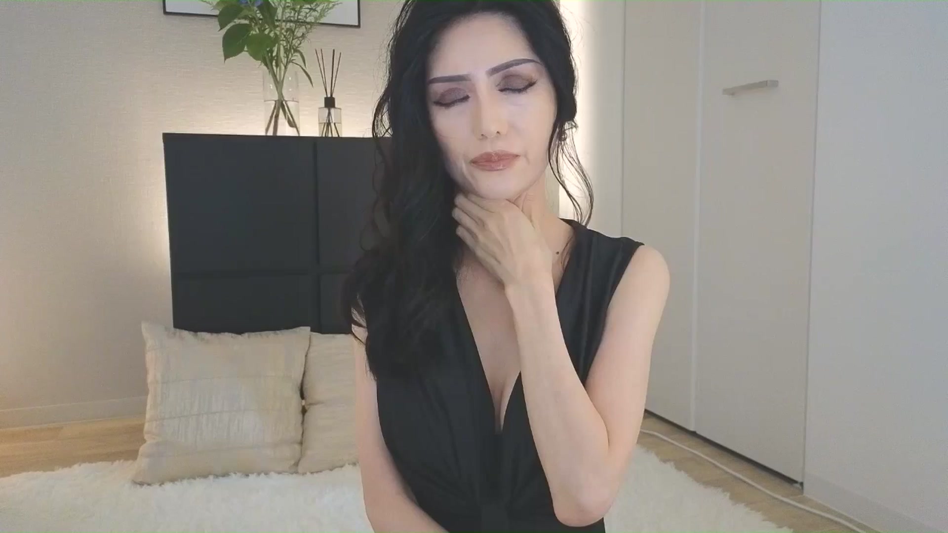 Gallery image thumbnail from Eleah's myfreecams stream on, 07/03/2025, 02:00 image 2 of 20