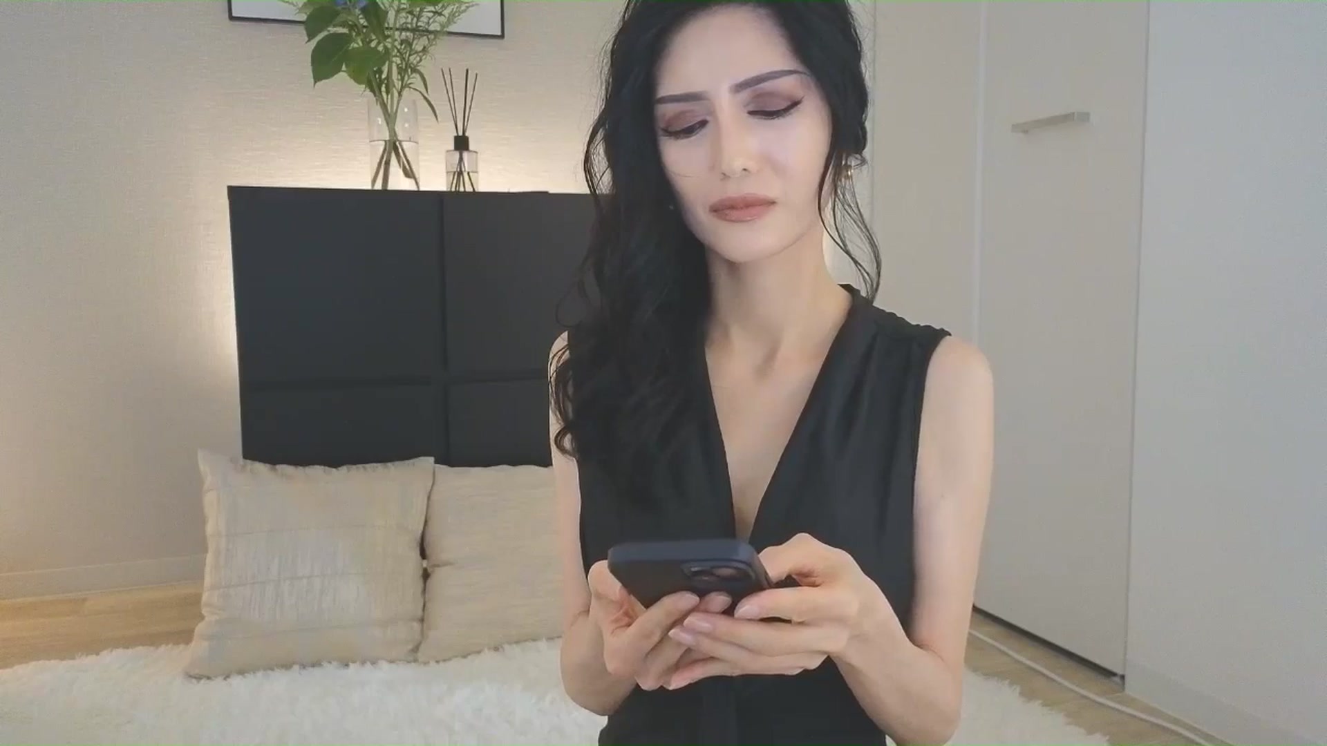 Gallery image thumbnail from Eleah's myfreecams stream on, 07/03/2025, 02:00 image 16 of 20