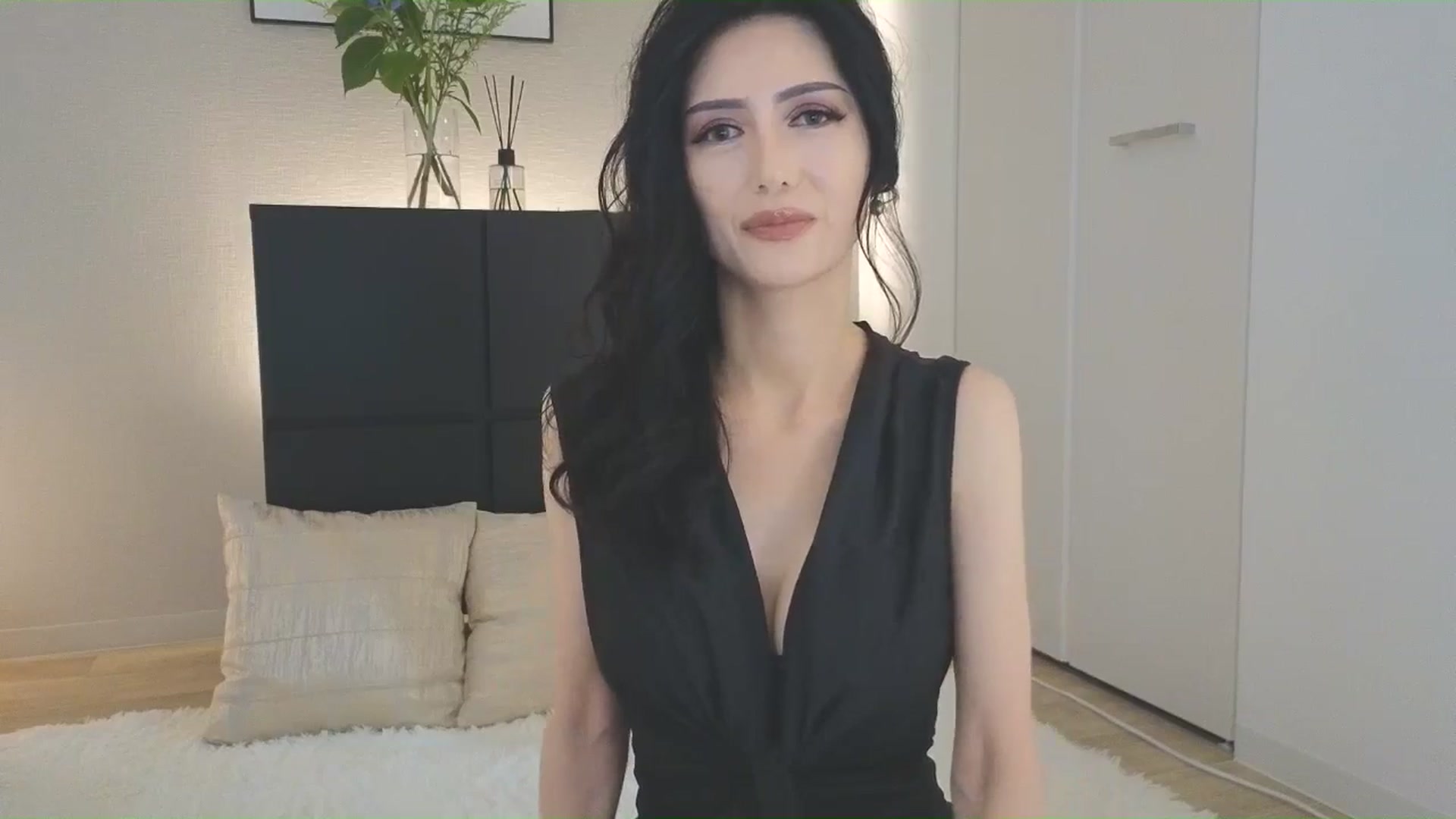 Gallery image thumbnail from Eleah's myfreecams stream on, 07/03/2025, 02:00 image 7 of 20
