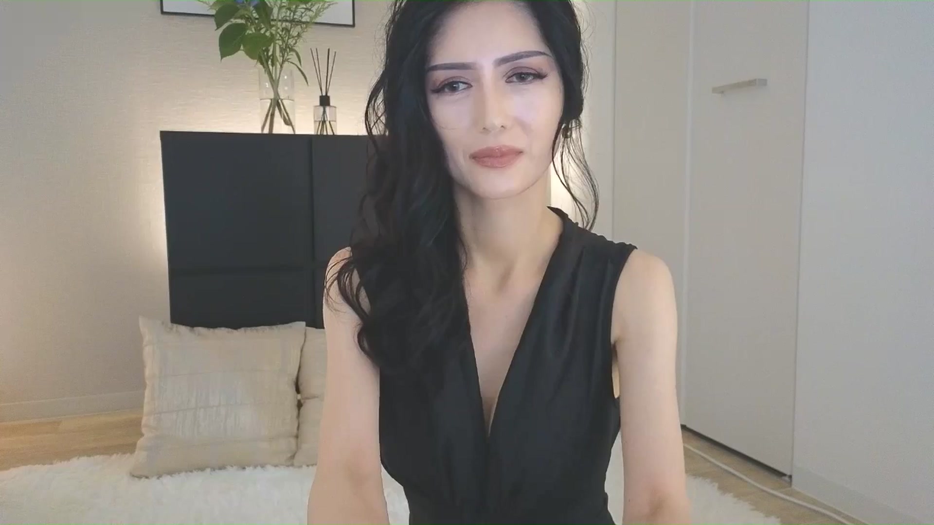 Gallery image thumbnail from Eleah's myfreecams stream on, 07/03/2025, 02:00 image 20 of 20