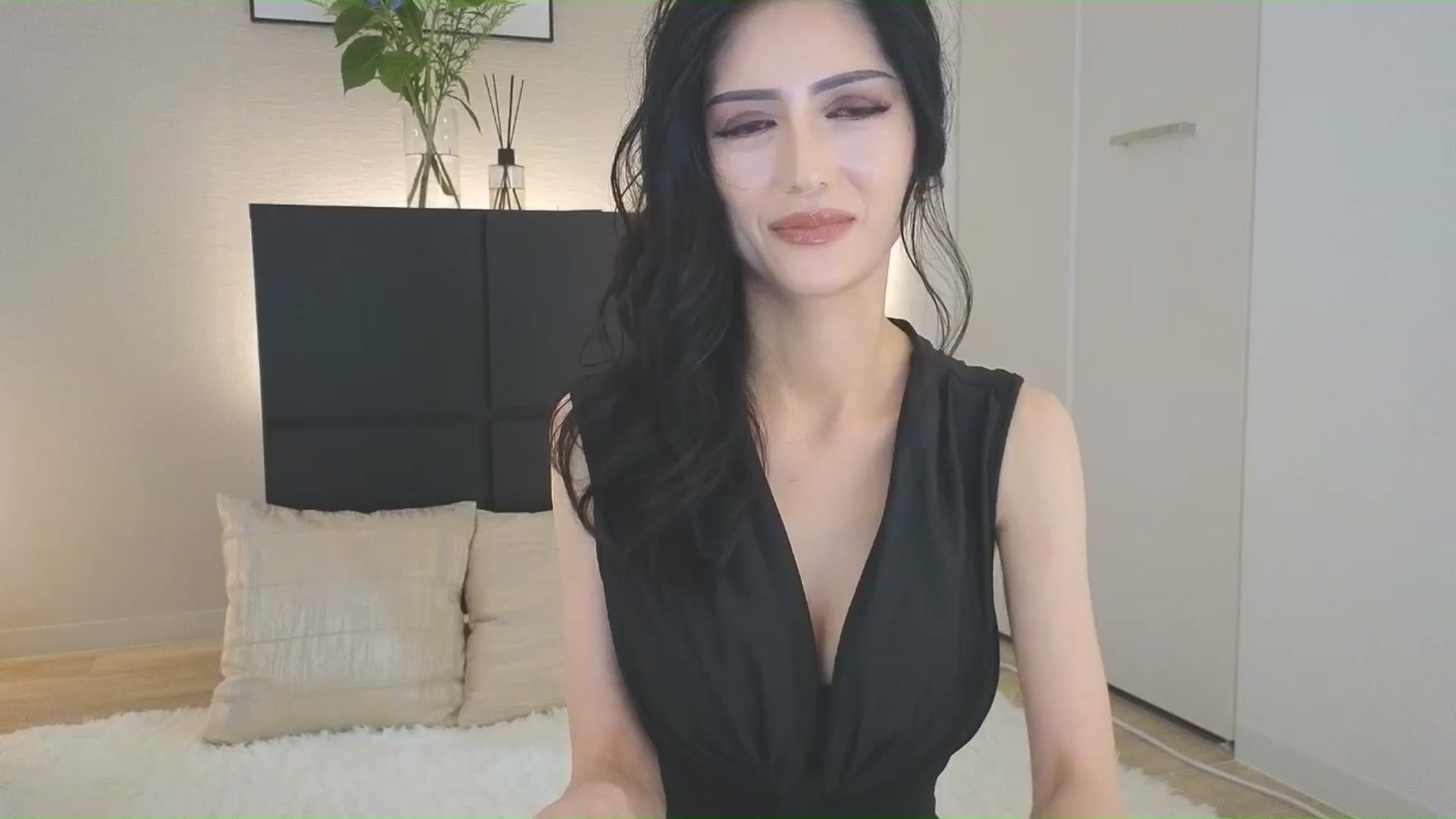 Gallery image thumbnail from Eleah's myfreecams stream on, 07/03/2025, 02:00 image 10 of 20